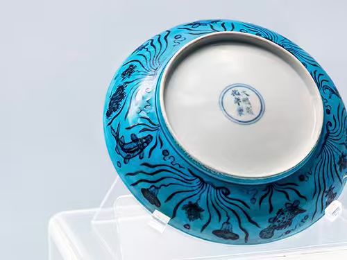 明成化孔雀绿釉鱼纹盘